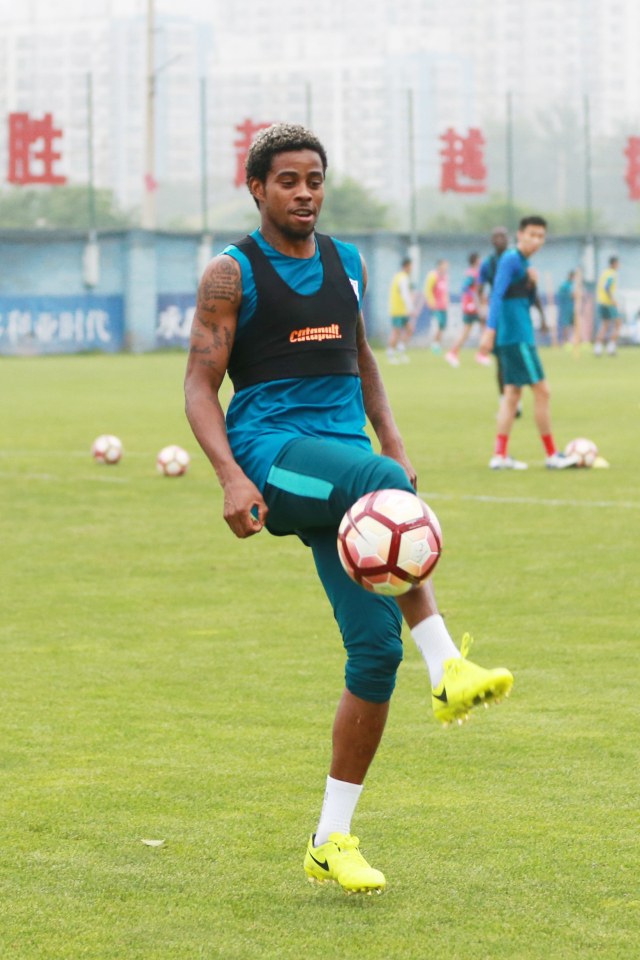 ballbet-圣安东尼奥马刺训练开放日；集结日更衣室发声引欢呼；欧超杯在即；训练强度明显提升的简单介绍-ballbet