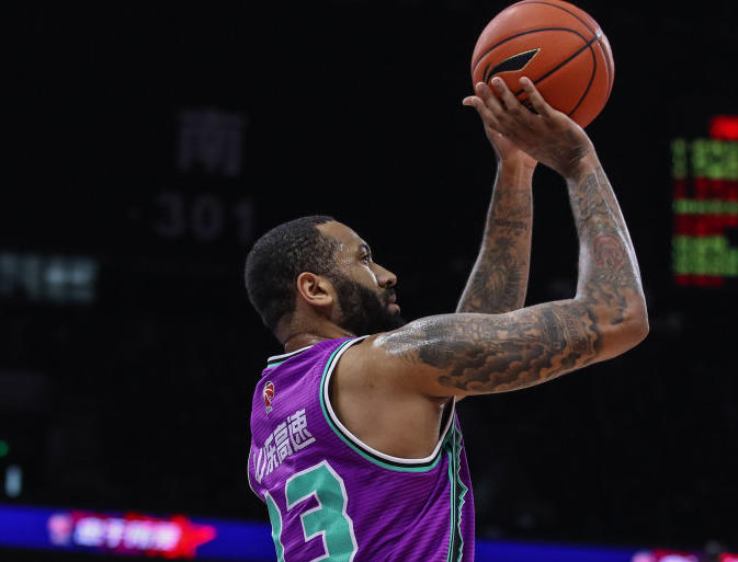 bbsports-埃因霍温迎德国杯关键赛，转会期战术微调，态度坚定，临场指挥获称赞的简单介绍-bbsports